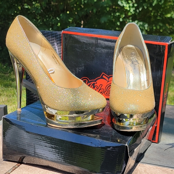 Heels - Picture 2 of 2